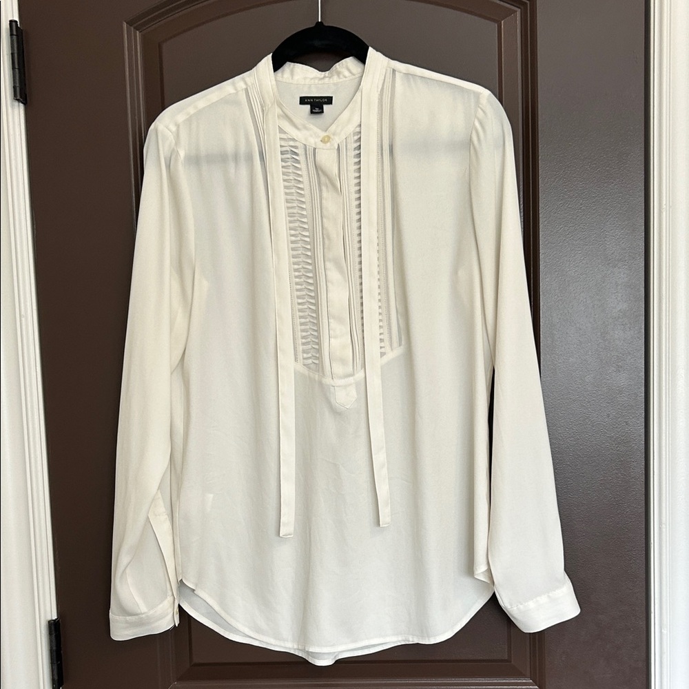 Ann Taylor Ivory Pintuck Tie-Neck Blouse Medium
